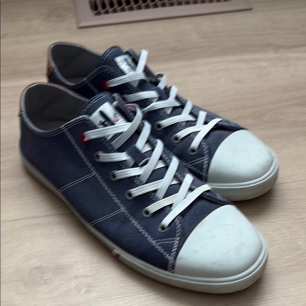 johnnie-O Blue and White Sneakers Classic Design